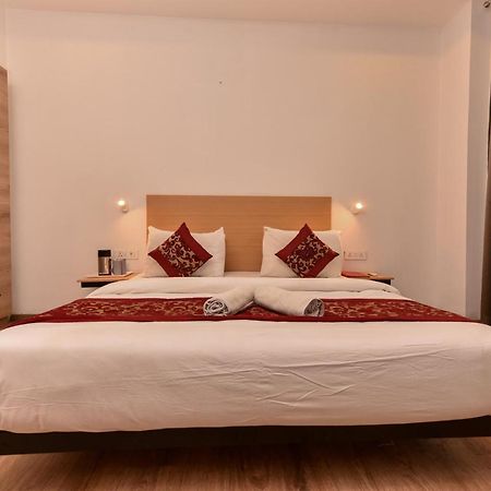 Hotel Red Saffron ニューデリー エクステリア 写真