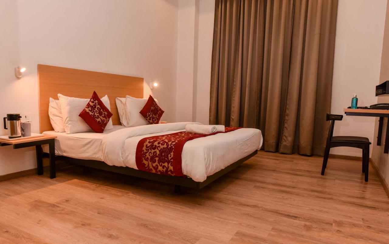 Hotel Red Saffron ニューデリー エクステリア 写真