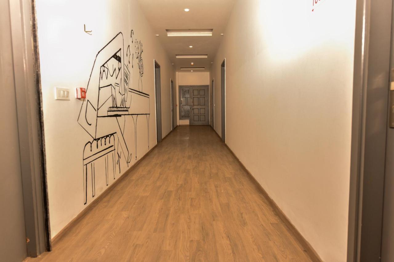 Hotel Red Saffron ニューデリー エクステリア 写真