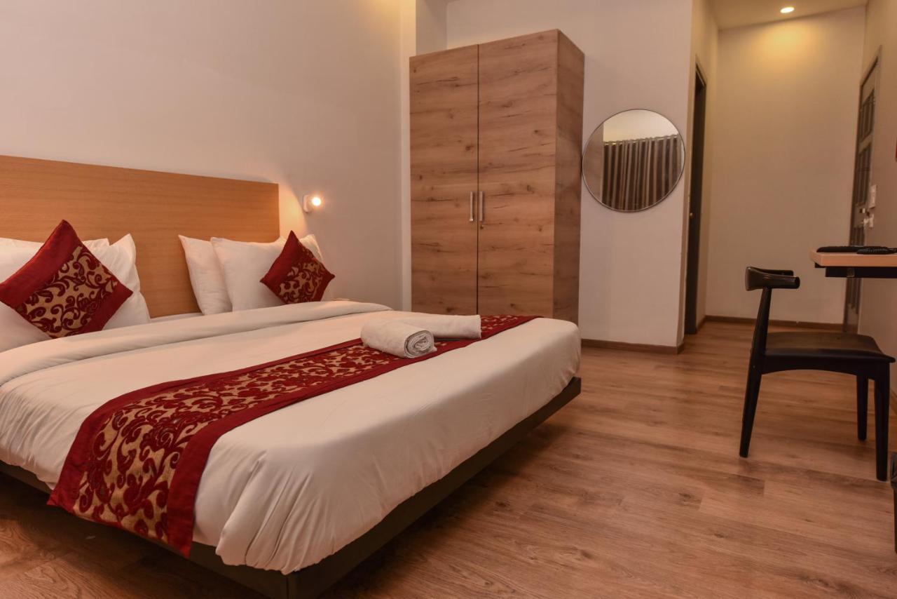 Hotel Red Saffron ニューデリー エクステリア 写真